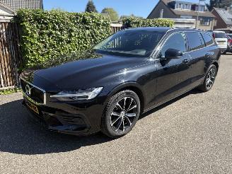 Auto incidentate Volvo V-60 2.0 V60 Momentum Advantage AUTOMAAT 174PK 2020/10