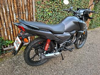 Honda CB 125 F A1 RIJBEWIJS picture 20