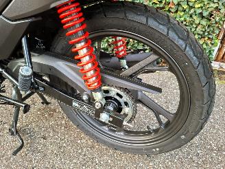 Honda CB 125 F A1 RIJBEWIJS picture 10