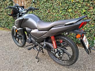 Honda CB 125 F A1 RIJBEWIJS picture 9