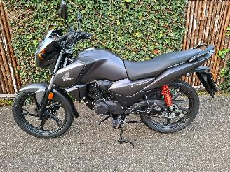 Honda CB 125 F A1 RIJBEWIJS picture 2