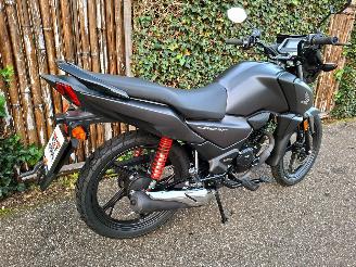 Honda CB 125 F A1 RIJBEWIJS picture 18