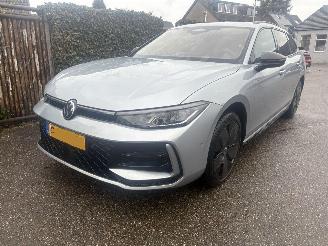 Unfallwagen Volkswagen Passat 1.5 eTSI R-Line Edi PANORMA VOLL 2024/12