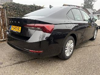 krockskadad bil auto Skoda Octavia 1.0 TSI SPORT 110 PK NAP NIEUWSTAAT 2022/11