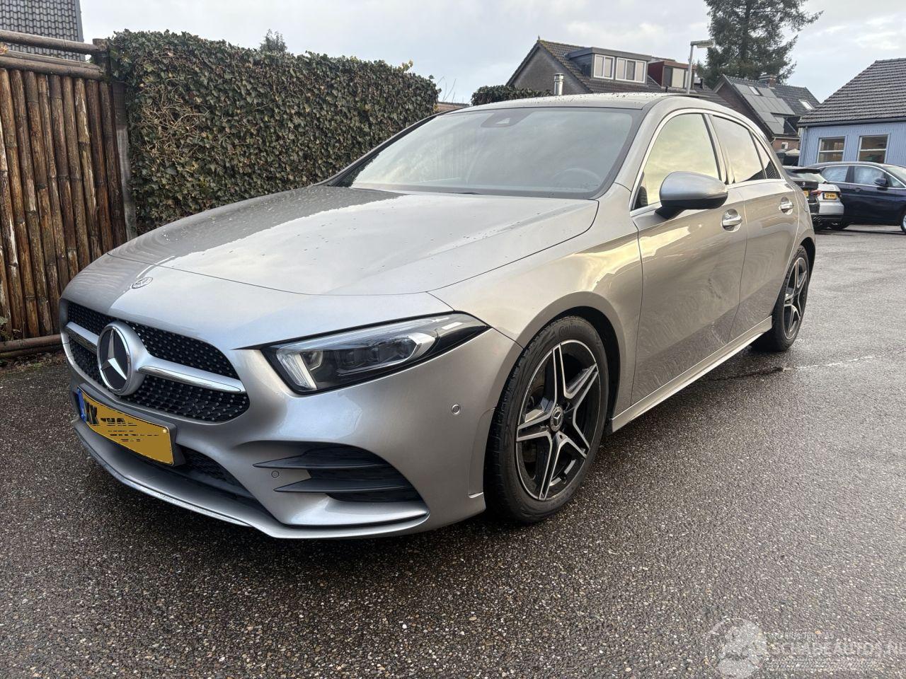 Mercedes A-klasse A180 Premium Plus 136PK AUTOMAAT PANO LEER