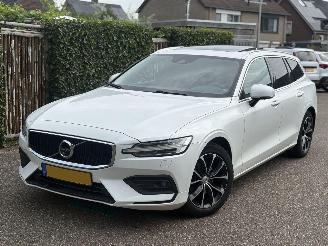 Auto incidentate Volvo V-60 R-DESIGN 2.0 D MOMENTUM-LEER-PANO-AUTOMAAT-150PK-BOM VOL 2019/4