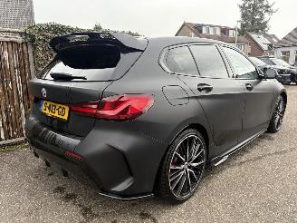 krockskadad bil auto BMW 1-serie 118 M-SPORT 140 PK  AUTOMAAT PANORAMA NAP !!! 2023/2