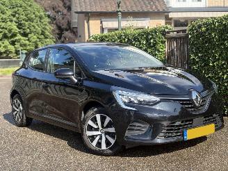 krockskadad bil auto Renault Clio 1.6 E-Tech Hybrid 145 Equilibre AUTOMAAT 95PK 2022/10