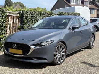 uszkodzony samochody osobowe Mazda 3 2.0 e-SKYACTIV-G M HYBRID 150PK 2023/11