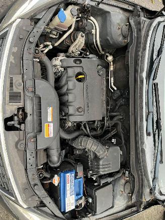 Kia Cee d 1.4 CVVT 16V Combi/o  Benzine 1.396cc 77kW (105pk) FWD 2010-10/2012-12 (EDF5PN; EDF5PO) G4FA picture 18