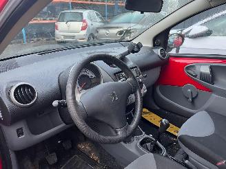 Peugeot 107 1.0 12V Hatchback  Benzine 998cc 50kW (68pk) FWD 2005-06/2014-05 (PMCFA; PMCFB; PNCFA; PNCFB) 384F; 1KR picture 10