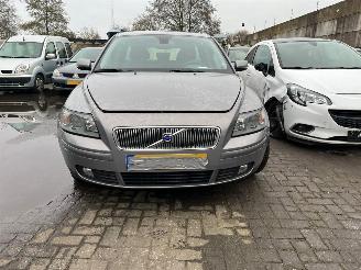 uszkodzony samochody osobowe Volvo V-50 2.4 20V Combi/o  Benzine 2.435cc 103kW (140pk) FWD 2006/7