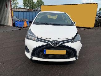 krockskadad bil auto Toyota Yaris 1.0 12V VVT-i Hatchback  Benzine 998cc 51kW (69pk) 2016/7