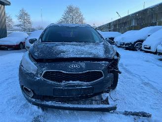 damaged passenger cars Kia Cee d 1.6 GDI 16V Combi/o  Benzine 1,591cc 99kW (135pk) 2013/1