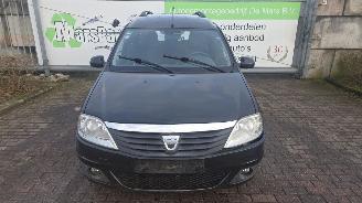 skadebil auto Dacia Logan 1.6 16V Flexifuel Combi/o   1.598cc 77kW 2011/9