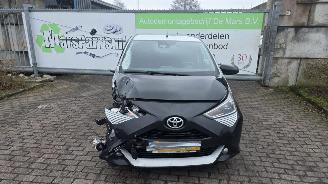 krockskadad bil auto Toyota Aygo 1.0 12V VVT-i Hatchback  Benzine 998cc 53kW (72pk) FWD 2018-03 (KGB40) 1KRFE 2018/1