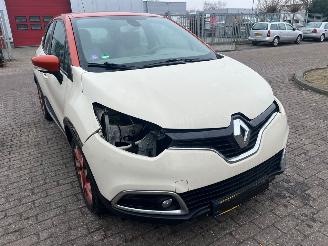 Renault Captur 0.9 Energy TCE 12V SUV picture 3