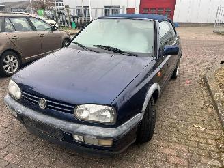 Volkswagen Golf CABR. 66 KW AUT E2 picture 2