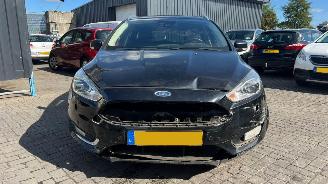 uszkodzony samochody osobowe Ford Focus WF06XXGCC6FD59458 2015/3