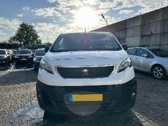 Voiture accidenté Peugeot Expert 2.0 Blue HDi 120 16V Bestel  Diesel 1.997cc 90kW 2020/2