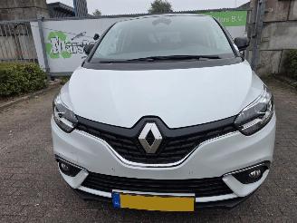 Unfallwagen Renault Scenic 1.3 TCE 140 16V MPV  Benzine 1 332cc 103kW (140pk) 2019/6