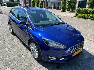 Unfallwagen Ford Focus Wagon 1.0 First Edition 2014/11