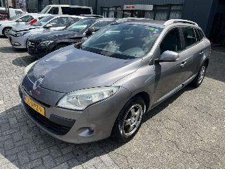 Damaged car Renault Mégane Estate 1.4 TCE Expression 2010/1