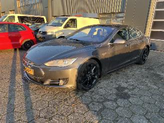 Coche accidentado Tesla Model S 85D Base FREE SUPERCHARGE 2015/10