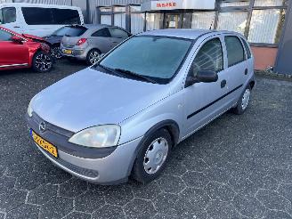 damaged passenger cars Opel Corsa -C 2001/3