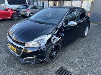 Schadeauto Peugeot 208 1.2 PureTech Active 2016/7