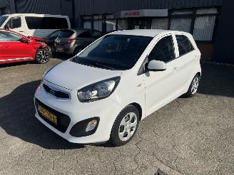 Unfallwagen Kia Picanto 1.0 CVVT Comfort Pack 2012/4