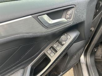 Ford Focus 1.0 EcoBoost Titanium Business picture 10