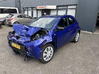 krockskadad bil auto Toyota Aygo X 1.0 VVTI-S CVT PLAY Automaat 2024/8