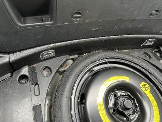 Volkswagen Touran 1.6 16V FSI Business picture 25