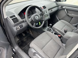 Volkswagen Touran 1.6 16V FSI Business picture 12