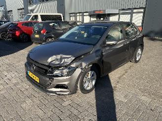 damaged passenger cars Volkswagen Polo 1.0 MPI Trendline 2020/1