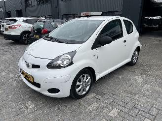 uszkodzony samochody osobowe Toyota Aygo 1.0  NOW 3-drs 2011/9