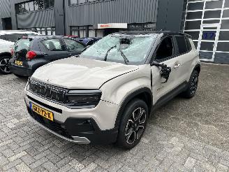Schadeauto Jeep Avenger 1.2 E-HYBRID SUMMIT 2024/1
