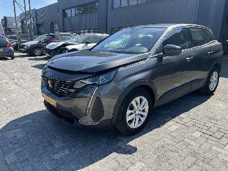 Schadeauto Peugeot 3008 1.2 PureTech Active Pack Business 2022/4