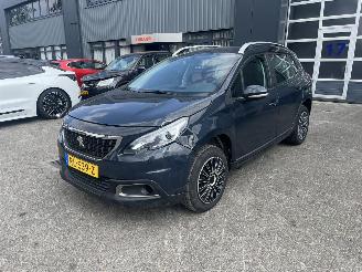 Vaurioauto  passenger cars Peugeot 2008 1.2 PURETECH BLUE LION 2018/1