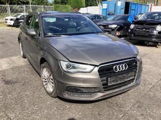 Coche siniestrado Audi A3 A3 Sportback (8VA/8VF), Hatchback 5-drs, 2012 / 2020 1.4 TFSI 16V 2013/4
