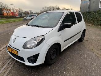Auto incidentate Renault Twingo 1.2 16V Hatchback 2Dr Benzine 1.149cc 55kW (75pk) FWD 2011-10/2014-09 (CN01; CND1; CNF1; CNJ1; CNJ6; CNL1; CNL6) D4F764; D4FE7 2011/12