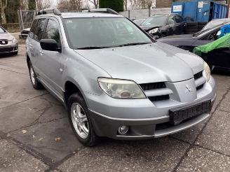 Vrakbiler auto Mitsubishi Outlander Outlander (CU), SUV, 2001 / 2007 2.0 16V 4x2 2008/6