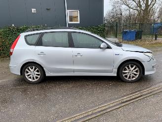 Hyundai I-30 1.6 CVVT 16V Combi/o  Benzine 1.591cc 93kW (126pk) FWD 2008-02/2012-06 (F5P6; F5PA; F5PE; F5PI) G4FCG picture 4