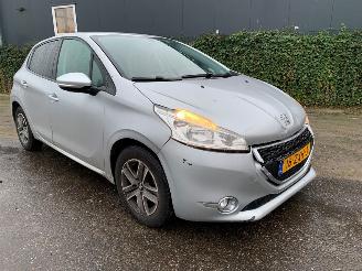 Peugeot 208 1.2 Vti 12V PureTech 82 Hatchback  Benzine 1.199cc 60kW (82pk) FWD 2012-03/2019-12 (CAHMZ; CCHMZ) EB2F; HMZ picture 3