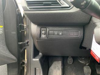 Peugeot 308 308 (L3/L8/LB/LH/LP), Hatchback 5-drs, 2013 / 2021 1.2 12V e-THP PureTech 110 picture 22