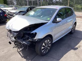 Coche siniestrado Volkswagen Polo Polo V (6R), Hatchback, 2009 / 2017 1.0 TSI 12V BlueMotion 2016/6