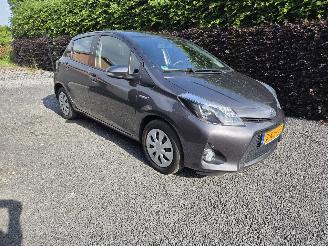 skadebil auto Toyota Yaris 1.5 Full Hybrid Aspiration 2013/5