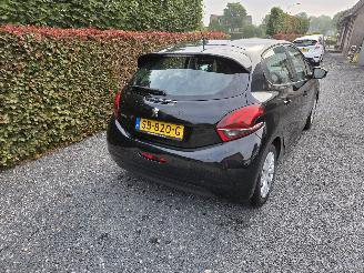 Peugeot 208  picture 5