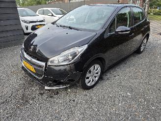 Peugeot 208  picture 6